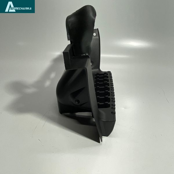 Подножка левая (пластик) ISUZU NQR 71 8979978540A фото