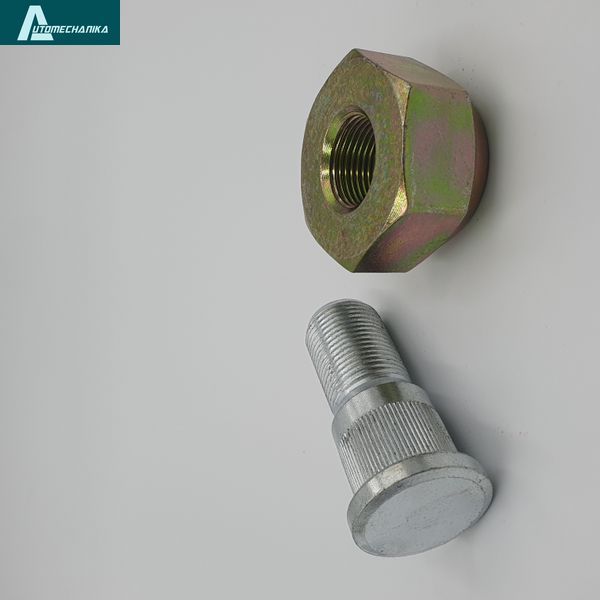 Шпилька колісна передня права з гайкою (дискові гальма, d=20mm) ISUZU АТАМАН 8971684562B фото
