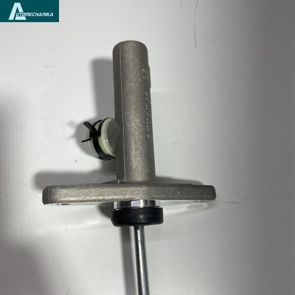 Clutch Master Cylinder ISUZU NPR HD NQR NRR 94-07 5.2L 4.8L 3.9L 8981176440
